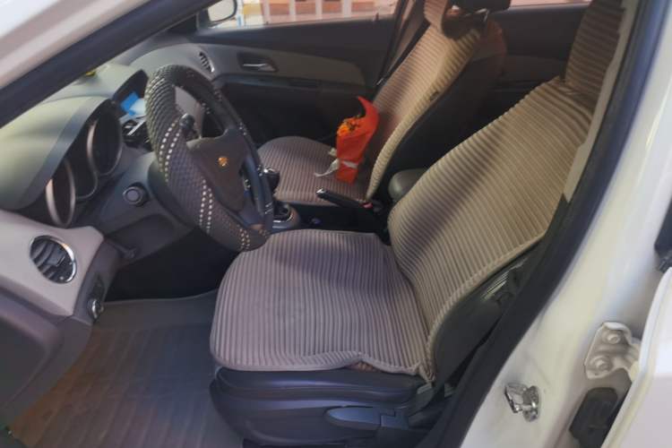 Used Chevrolet Cruze 2014 1.6L SL Millionth Anniversary Edition MT Left Front Seat