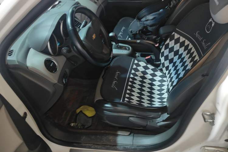 Used Chevrolet Cruze 2014 1.6L SL Millionth Anniversary Edition AT Left Front Seat
