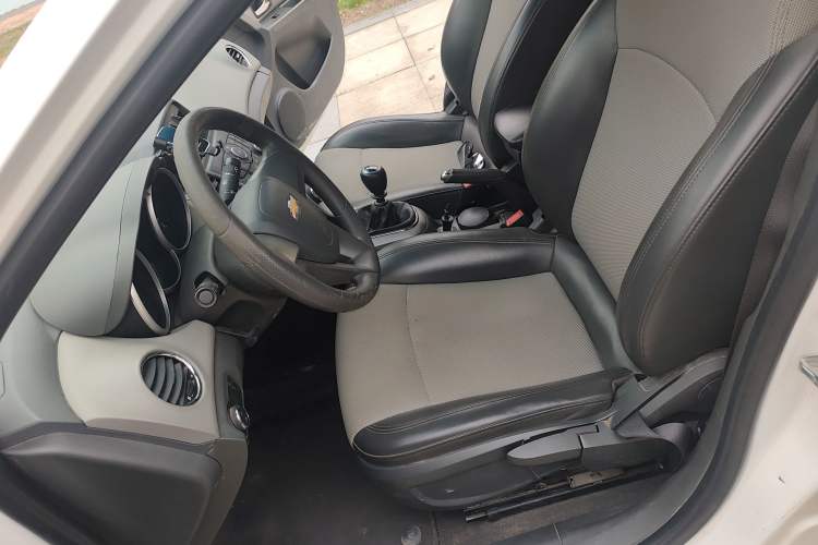 Used Chevrolet Cruze 2014 1.6L SL Millionth Anniversary Edition MT Left Front Seat