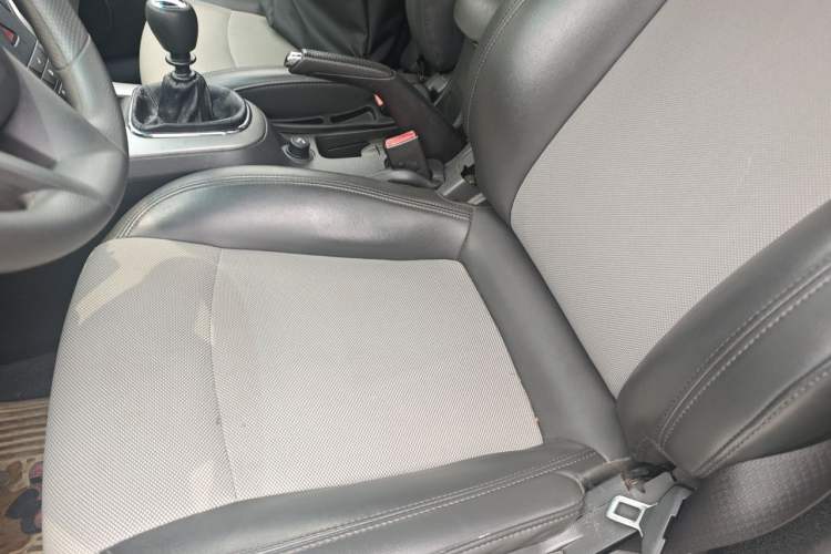 Used Chevrolet Cruze 2014 1.6L SL Millionth Anniversary Edition MT Left Front Seat