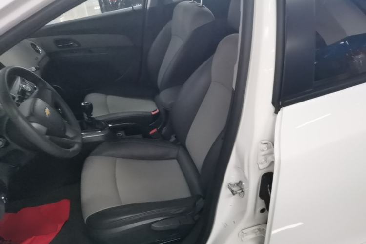 Used Chevrolet Cruze 2014 1.6L SL Millionth Anniversary Edition MT Left Front Seat