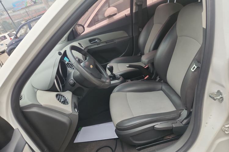 Used Chevrolet Cruze 2014 1.6L SL Millionth Anniversary Edition MT Left Front Seat