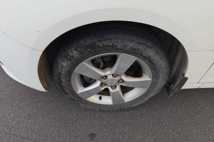 Used Chevrolet Cruze 2014 1.6L SL Millionth Anniversary Edition AT Left Front Wheel Hub