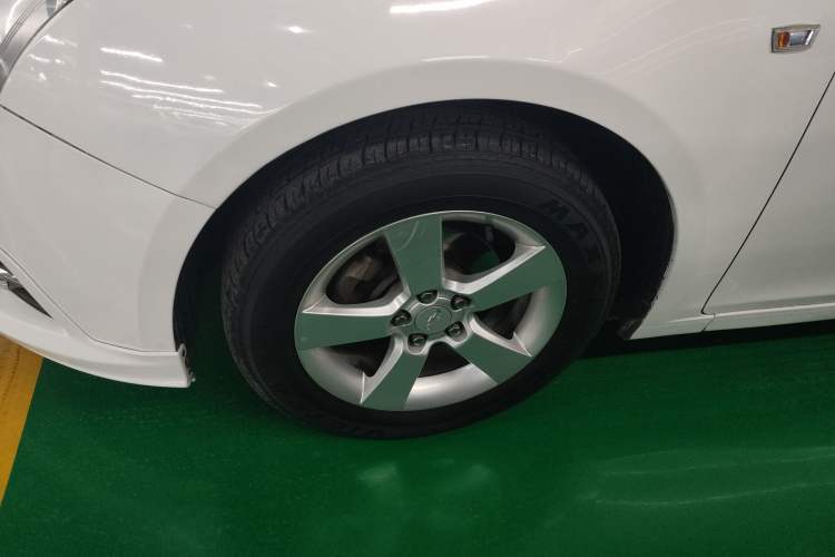 Used Chevrolet Cruze 2014 1.6L SL Millionth Anniversary Edition AT Left Front Wheel Hub