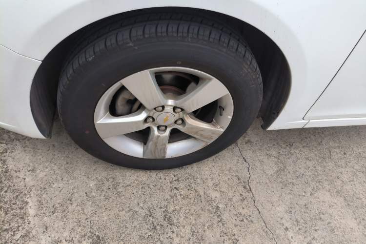 Used Chevrolet Cruze 2014 1.6L SL Millionth Anniversary Edition AT Left Front Wheel Hub