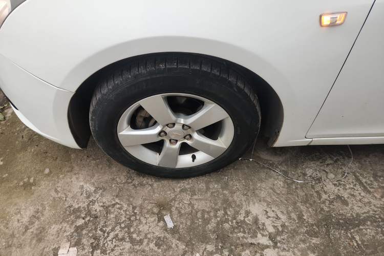 Used Chevrolet Cruze 2014 1.6L SL Millionth Anniversary Edition MT Left Front Wheel Hub