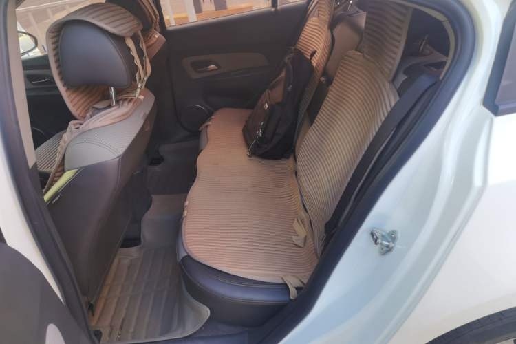 Used Chevrolet Cruze 2014 1.6L SL Millionth Anniversary Edition MT Left Rear Seat