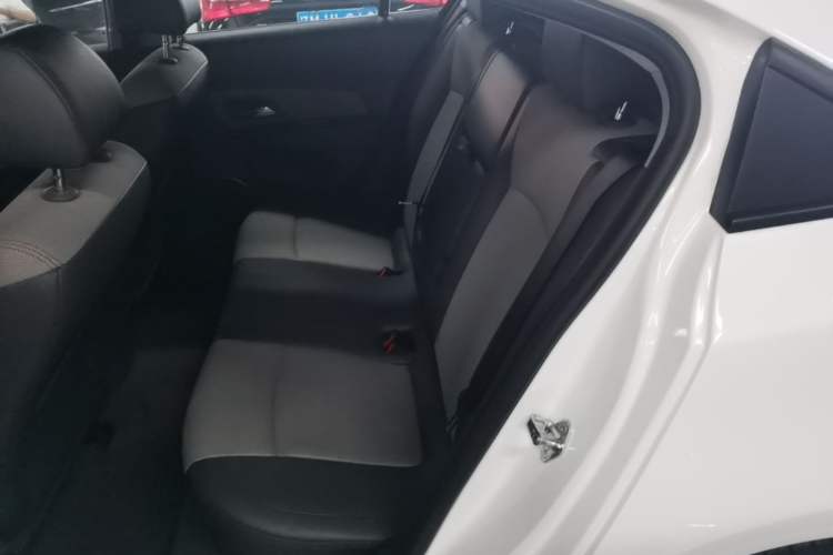 Used Chevrolet Cruze 2014 1.6L SL Millionth Anniversary Edition MT Left Rear Seat