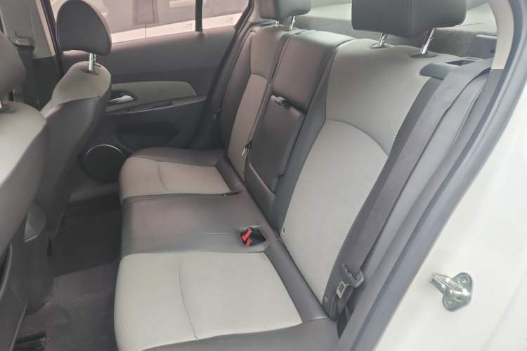 Used Chevrolet Cruze 2014 1.6L SL Millionth Anniversary Edition MT Left Rear Seat