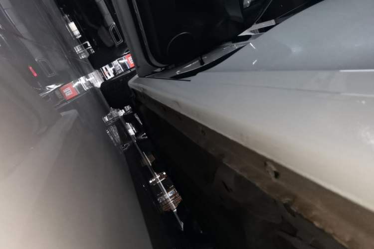 Used Chevrolet Cruze 2014 1.6L SL Millionth Anniversary Edition MT Left Side Sill