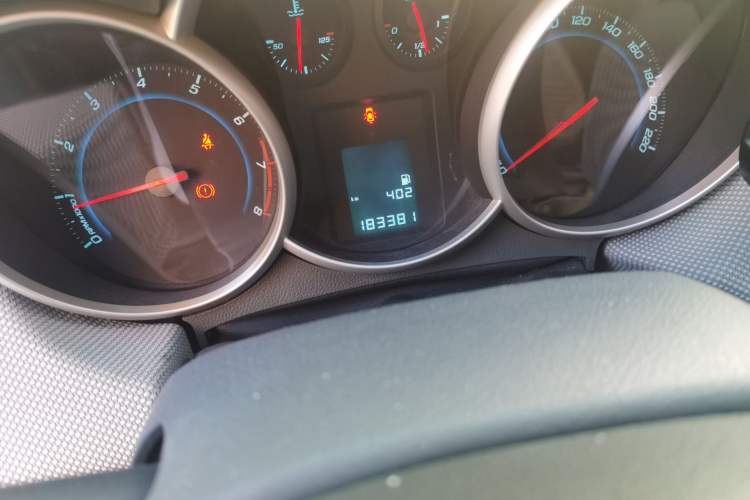 Used Chevrolet Cruze 2014 1.6L SL Millionth Anniversary Edition MT Odometer Close Up