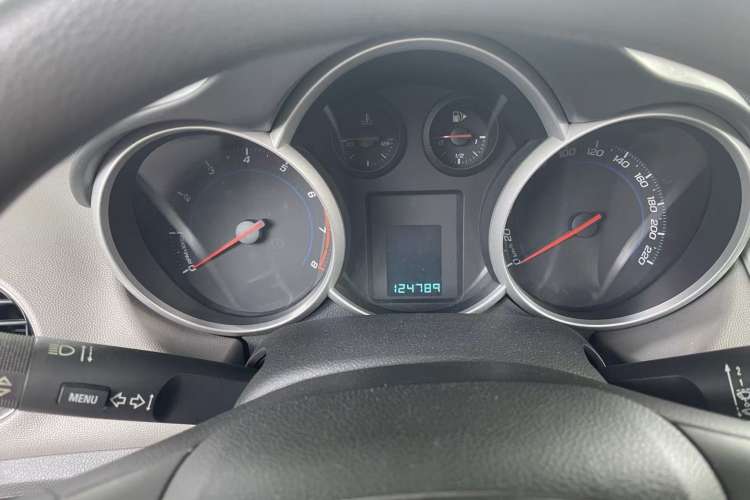 Used Chevrolet Cruze 2014 1.6L SL Millionth Anniversary Edition AT Odometer Close Up
