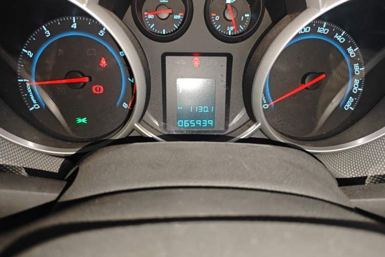 Used Chevrolet Cruze 2014 1.6L SL Millionth Anniversary Edition AT Odometer Close Up