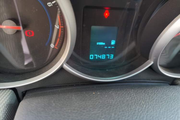 Used Chevrolet Cruze 2014 1.6L SL Millionth Anniversary Edition MT Odometer Close Up