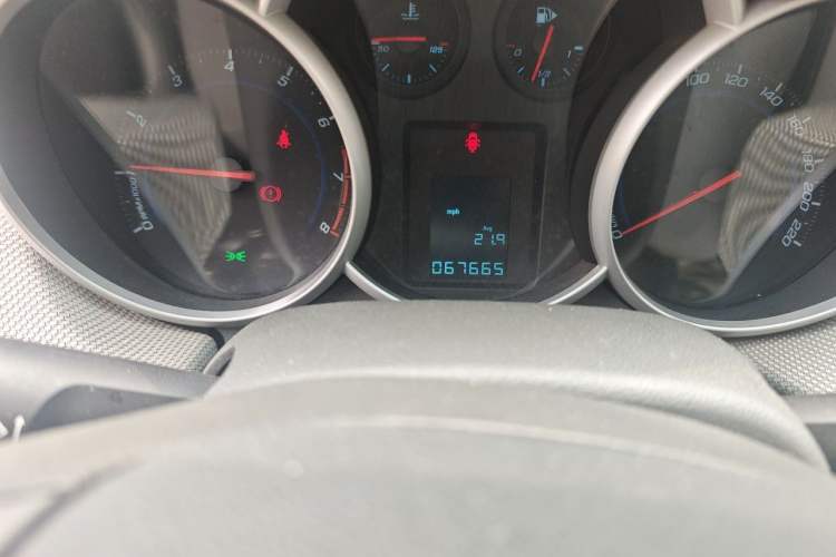 Used Chevrolet Cruze 2014 1.6L SL Millionth Anniversary Edition MT Odometer Close Up