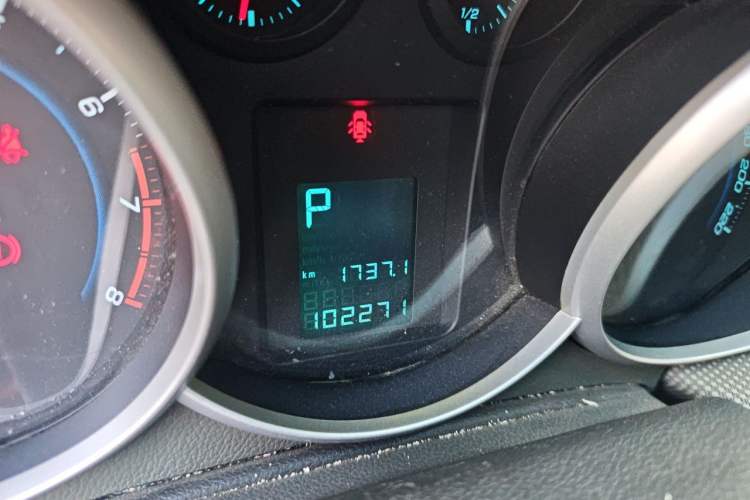 Used Chevrolet Cruze 2014 1.6L SL Millionth Anniversary Edition AT Odometer Close Up