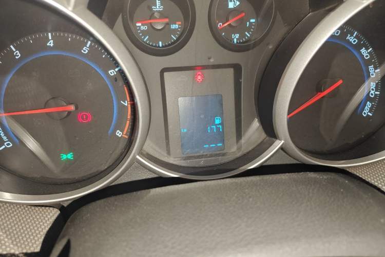 Used Chevrolet Cruze 2014 1.6L SL Millionth Anniversary Edition MT Odometer Close Up