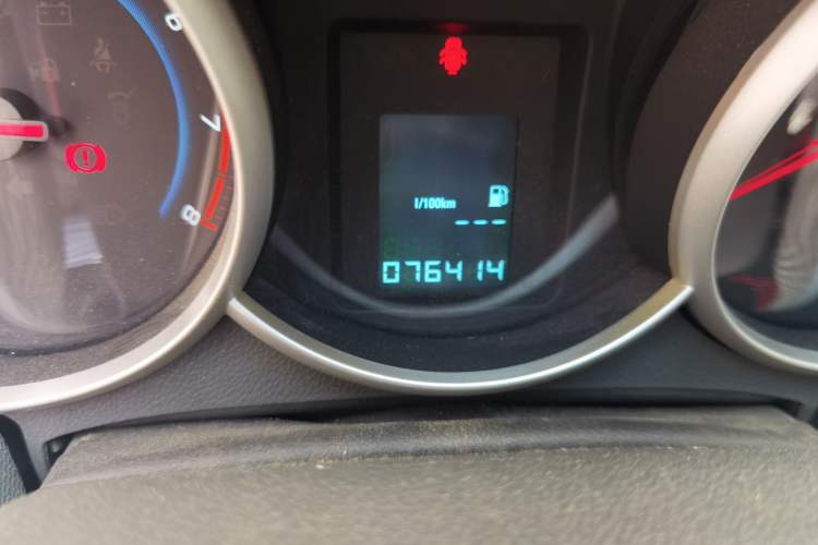 Used Chevrolet Cruze 2014 1.6L SL Millionth Anniversary Edition MT Odometer Close Up