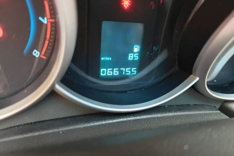 Used Chevrolet Cruze 2014 1.6L SL Millionth Anniversary Edition MT Odometer Close Up