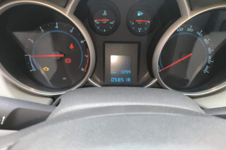 Used Chevrolet Cruze 2014 1.6L SL Millionth Anniversary Edition AT Odometer Close Up