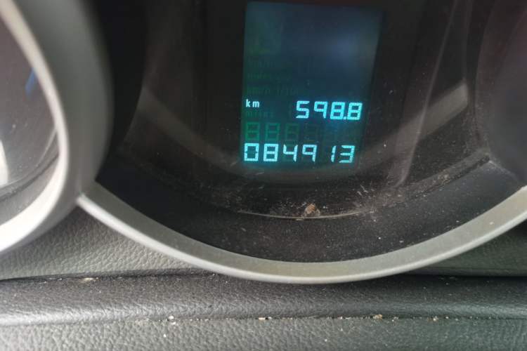 Used Chevrolet Cruze 2014 1.6L SL Millionth Anniversary Edition MT Odometer Close Up