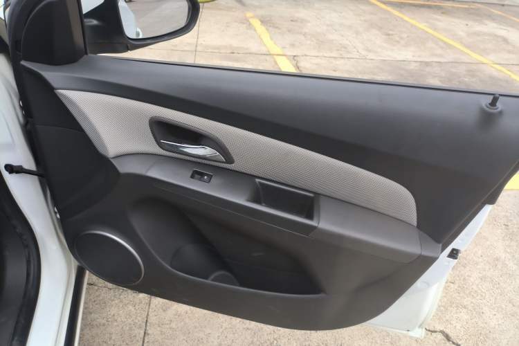 Used Chevrolet Cruze 2014 1.6L SL Millionth Anniversary Edition AT Right Front Door Interior