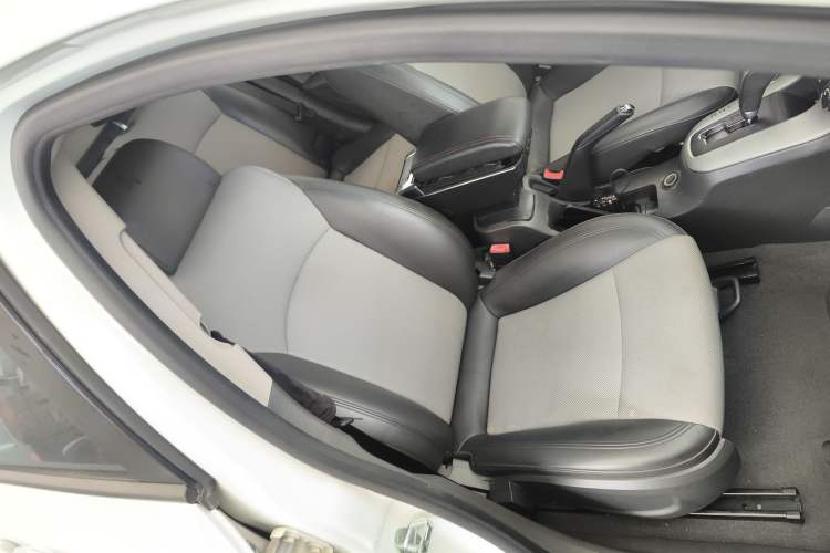 Used Chevrolet Cruze 2014 1.6L SL Millionth Anniversary Edition AT Right Front Seat