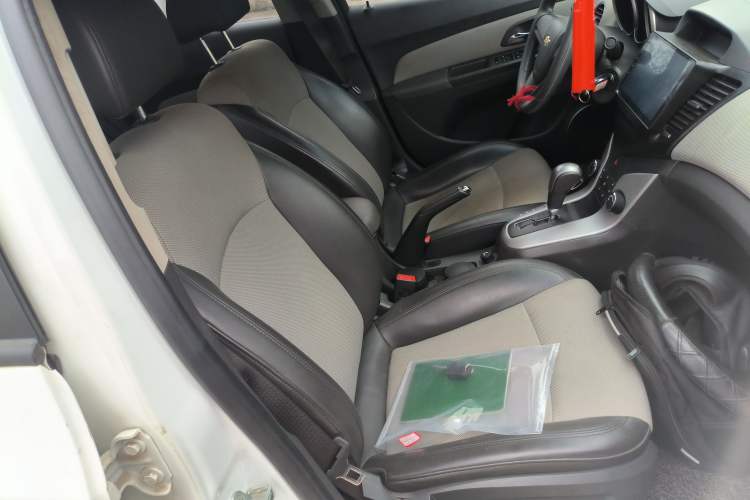 Used Chevrolet Cruze 2014 1.6L SL Millionth Anniversary Edition AT Right Front Seat