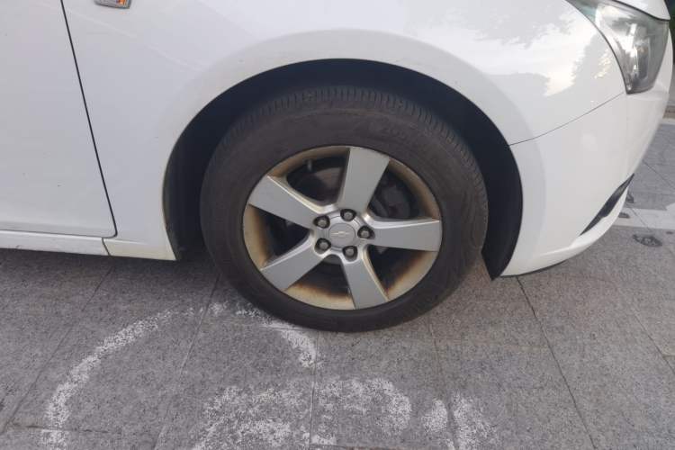 Used Chevrolet Cruze 2014 1.6L SL Millionth Anniversary Edition MT Right Front Wheel Hub