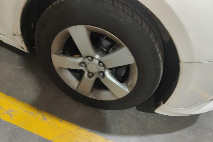 Used Chevrolet Cruze 2014 1.6L SL Millionth Anniversary Edition AT Right Front Wheel Hub