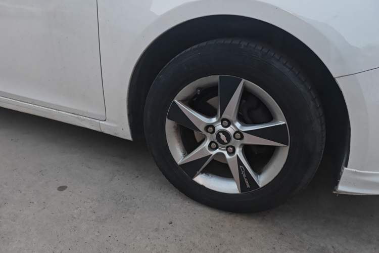 Used Chevrolet Cruze 2014 1.6L SL Millionth Anniversary Edition AT Right Front Wheel Hub