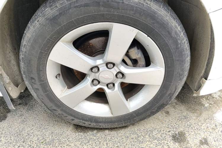 Used Chevrolet Cruze 2014 1.6L SL Millionth Anniversary Edition AT Right Front Wheel Hub