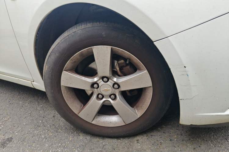 Used Chevrolet Cruze 2014 1.6L SL Millionth Anniversary Edition MT Right Front Wheel Hub