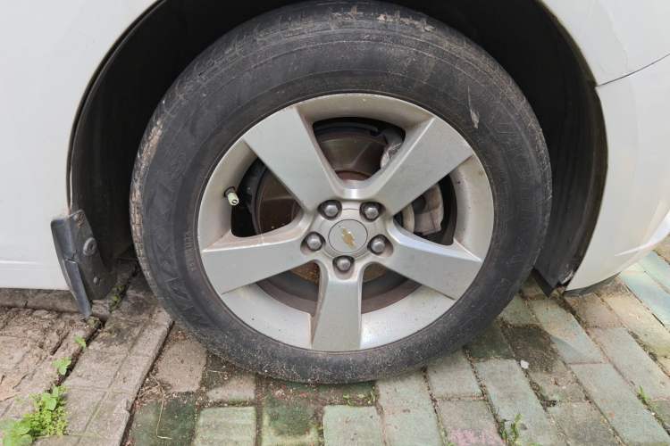 Used Chevrolet Cruze 2014 1.6L SL Millionth Anniversary Edition AT Right Front Wheel Hub