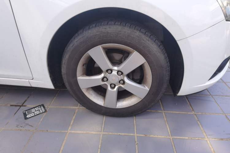 Used Chevrolet Cruze 2014 1.6L SL Millionth Anniversary Edition MT Right Front Wheel Hub