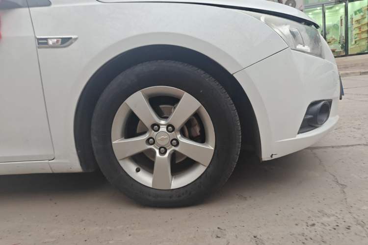 Used Chevrolet Cruze 2014 1.6L SL Millionth Anniversary Edition MT Right Front Wheel Hub