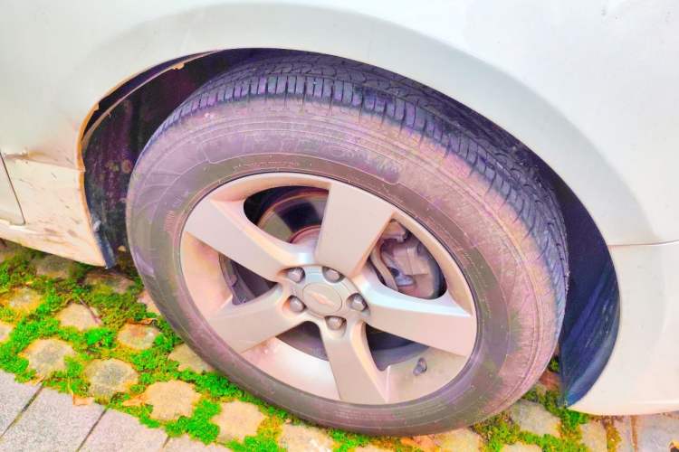 Used Chevrolet Cruze 2014 1.6L SL Millionth Anniversary Edition MT Right Front Wheel Hub
