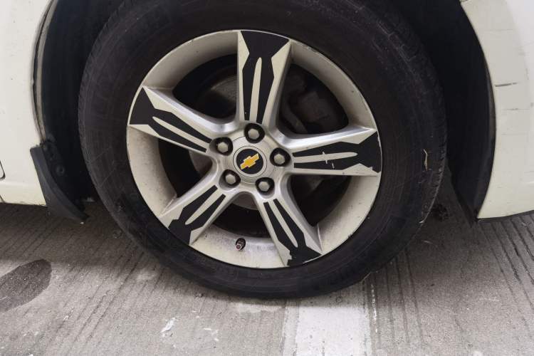 Used Chevrolet Cruze 2014 1.6L SL Millionth Anniversary Edition MT Right Front Wheel Hub