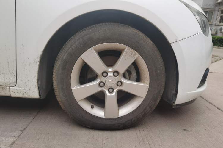 Used Chevrolet Cruze 2014 1.6L SL Millionth Anniversary Edition MT Right Front Wheel Hub