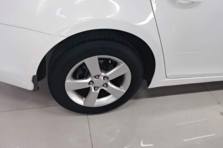 Used Chevrolet Cruze 2014 1.6L SL Millionth Anniversary Edition MT Right Rear Wheel Hub