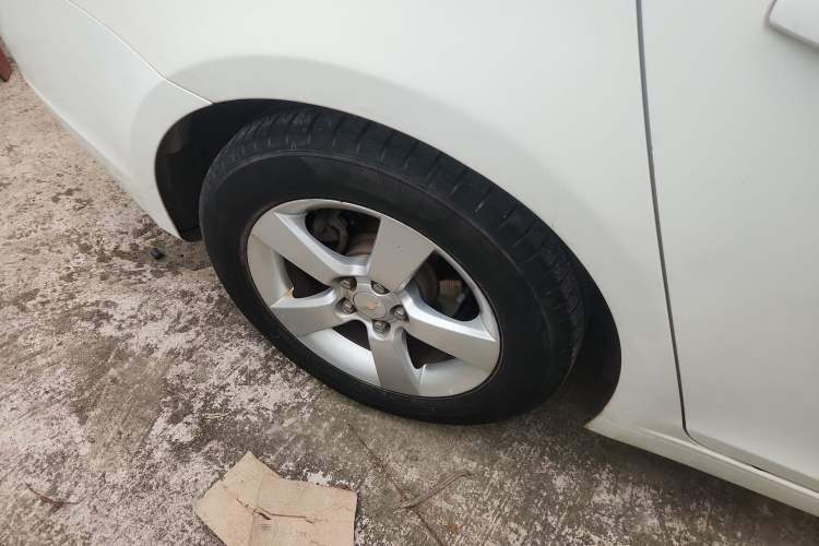 Used Chevrolet Cruze 2014 1.6L SL Millionth Anniversary Edition MT Right Rear Wheel Hub