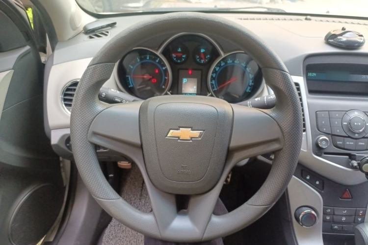 Used Chevrolet Cruze 2014 1.6L SL Millionth Anniversary Edition AT Steering Wheel