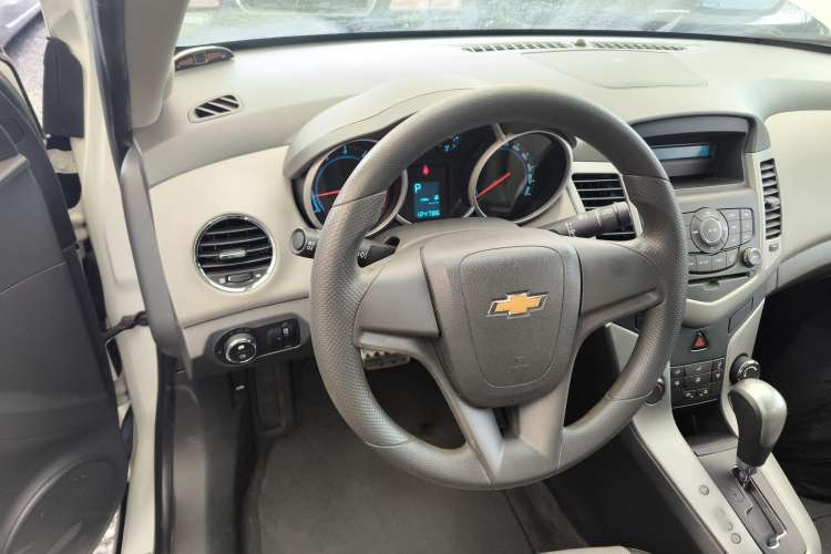 Used Chevrolet Cruze 2014 1.6L SL Millionth Anniversary Edition AT Steering Wheel