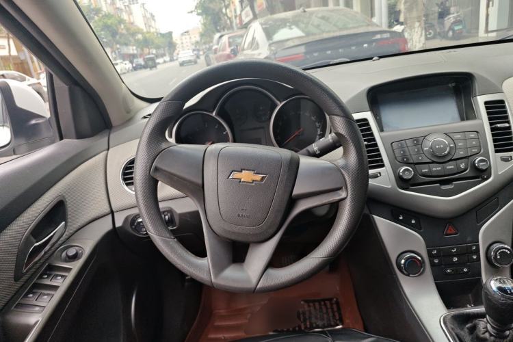 Used Chevrolet Cruze 2014 1.6L SL Millionth Anniversary Edition MT Steering Wheel