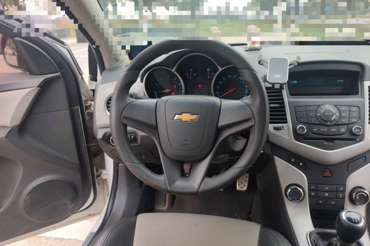 Used Chevrolet Cruze 2014 1.6L SL Millionth Anniversary Edition MT Steering Wheel