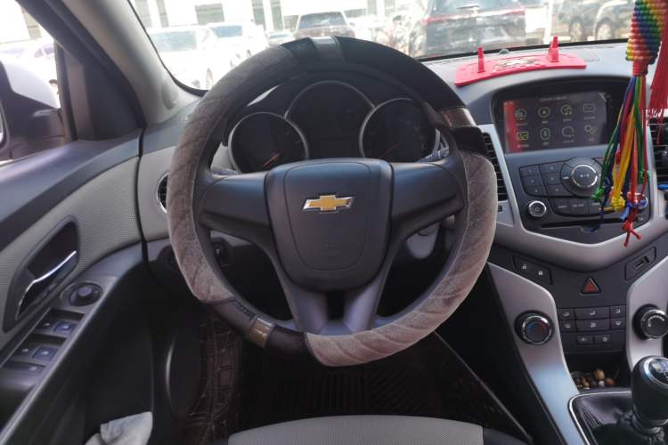 Used Chevrolet Cruze 2014 1.6L SL Millionth Anniversary Edition MT Steering Wheel