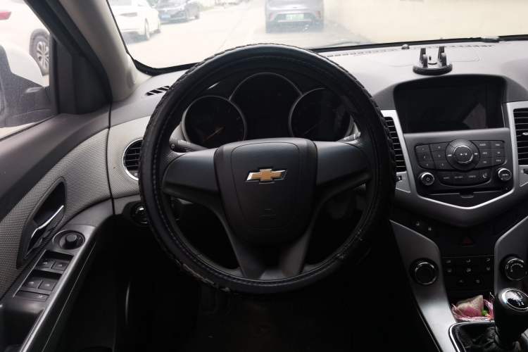 Used Chevrolet Cruze 2014 1.6L SL Millionth Anniversary Edition MT Steering Wheel