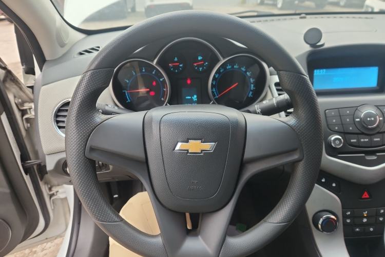 Used Chevrolet Cruze 2014 1.6L SL Millionth Anniversary Edition MT Steering Wheel