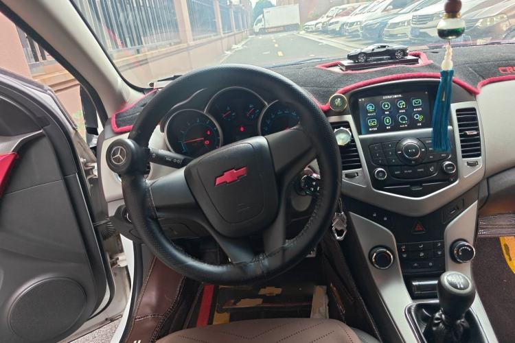 Used Chevrolet Cruze 2014 1.6L SL Millionth Anniversary Edition MT Steering Wheel