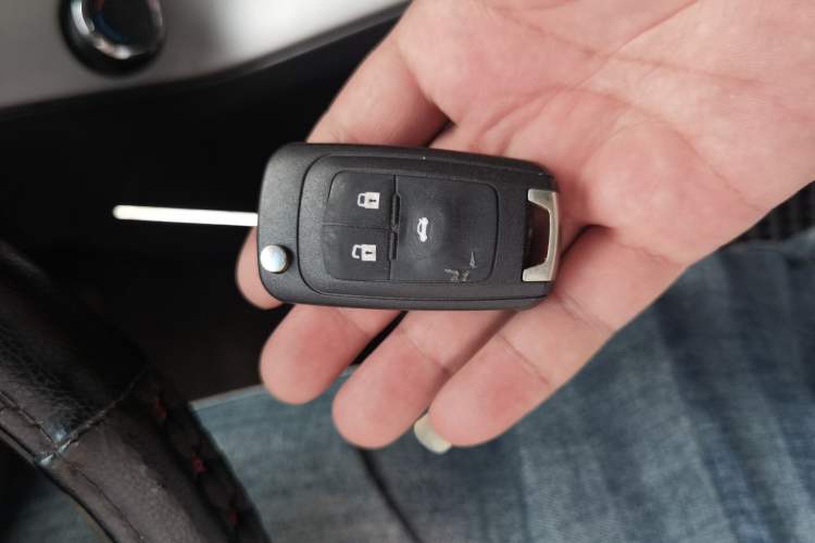 Used Chevrolet Cruze 2014 1.6L SL Millionth Anniversary Edition MT Vehicle Key